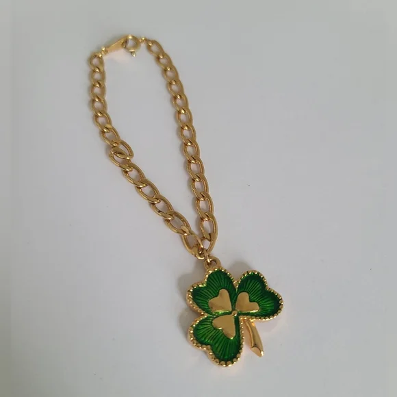 Vintage Avon Gold Tone Green Enamel Shamrock Clover Pendant Charm Chain Bracelet - Picture 2 of 9